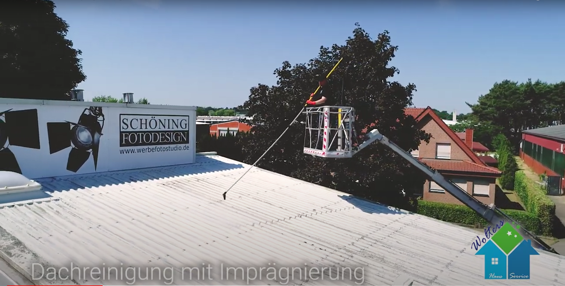 Dach-Komplettreinigung f&uuml;r Gronau: Gr&uuml;ndliche Tiefenreinigung f&uuml;r Ihr Dach.